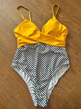 Yellow & Black-White Stripe One-Piece Swimsuit size large
